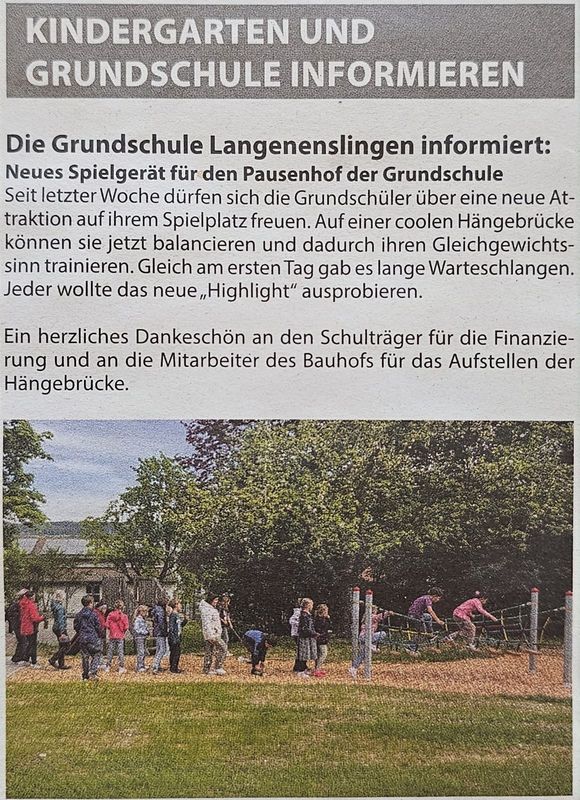 Zeitungsausschnitt: 'Neues Spielger�t f�r den Pausenhof der Grundschule' mit Foto der H�ngebr�cke und spielenden Kindern